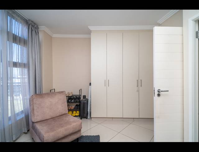 2 BEDROOM APARTMENT FOR SALE IN UMHLANGA RIDGE